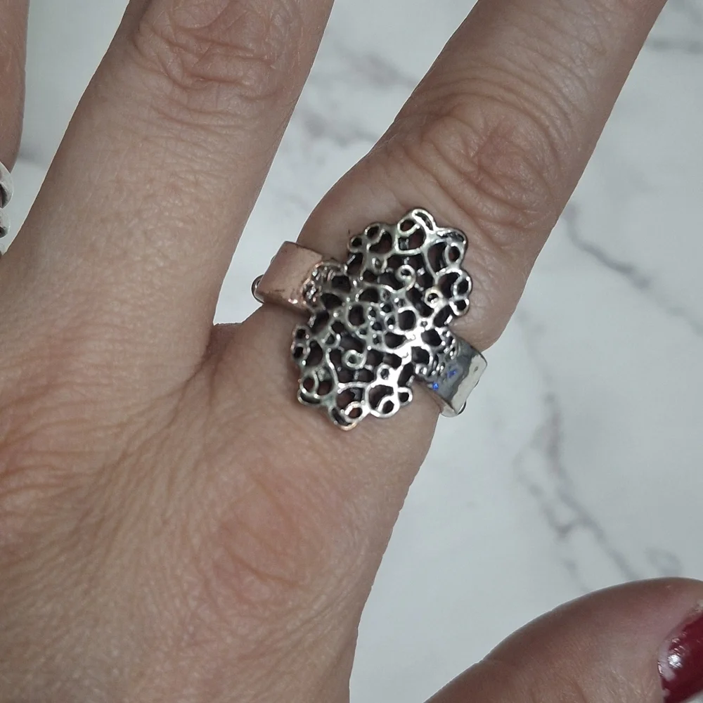 Elegant Silver Filigree Ring